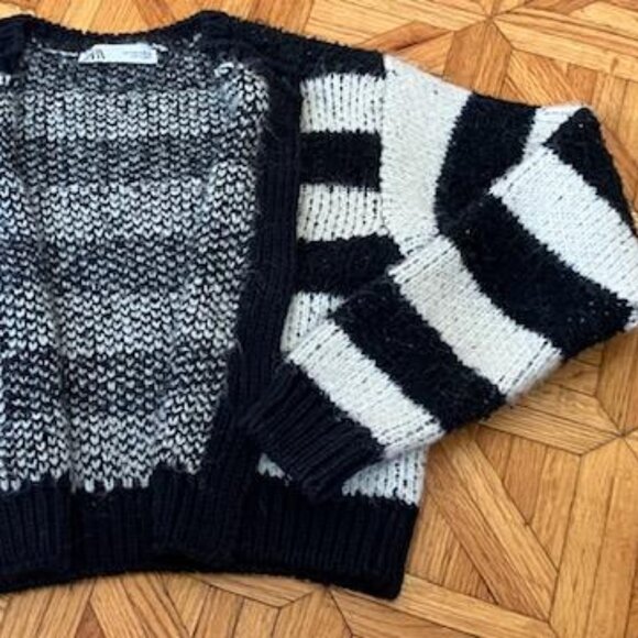 ZARA Navy/Off White Chunky Fuzzy Striped Cropped Cardigan Sz Small EUC - Picture 6 of 8